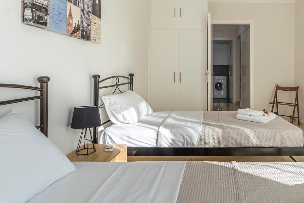 Comfy Central Square Gem With Balcony Apartamento Calamata Exterior foto