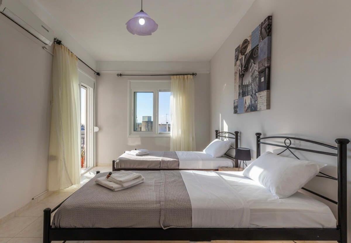 Comfy Central Square Gem With Balcony Apartamento Calamata Exterior foto