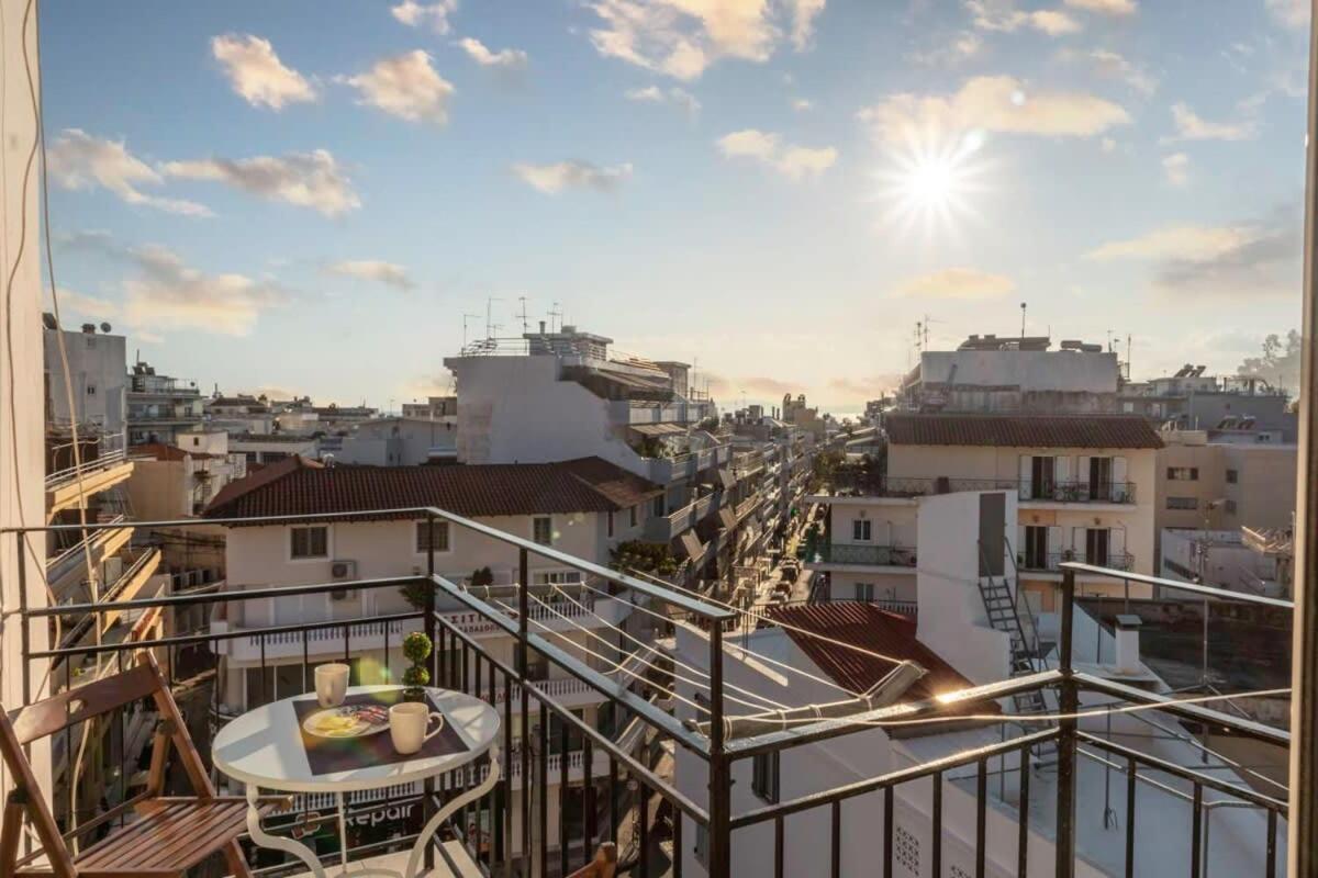 Comfy Central Square Gem With Balcony Apartamento Calamata Exterior foto