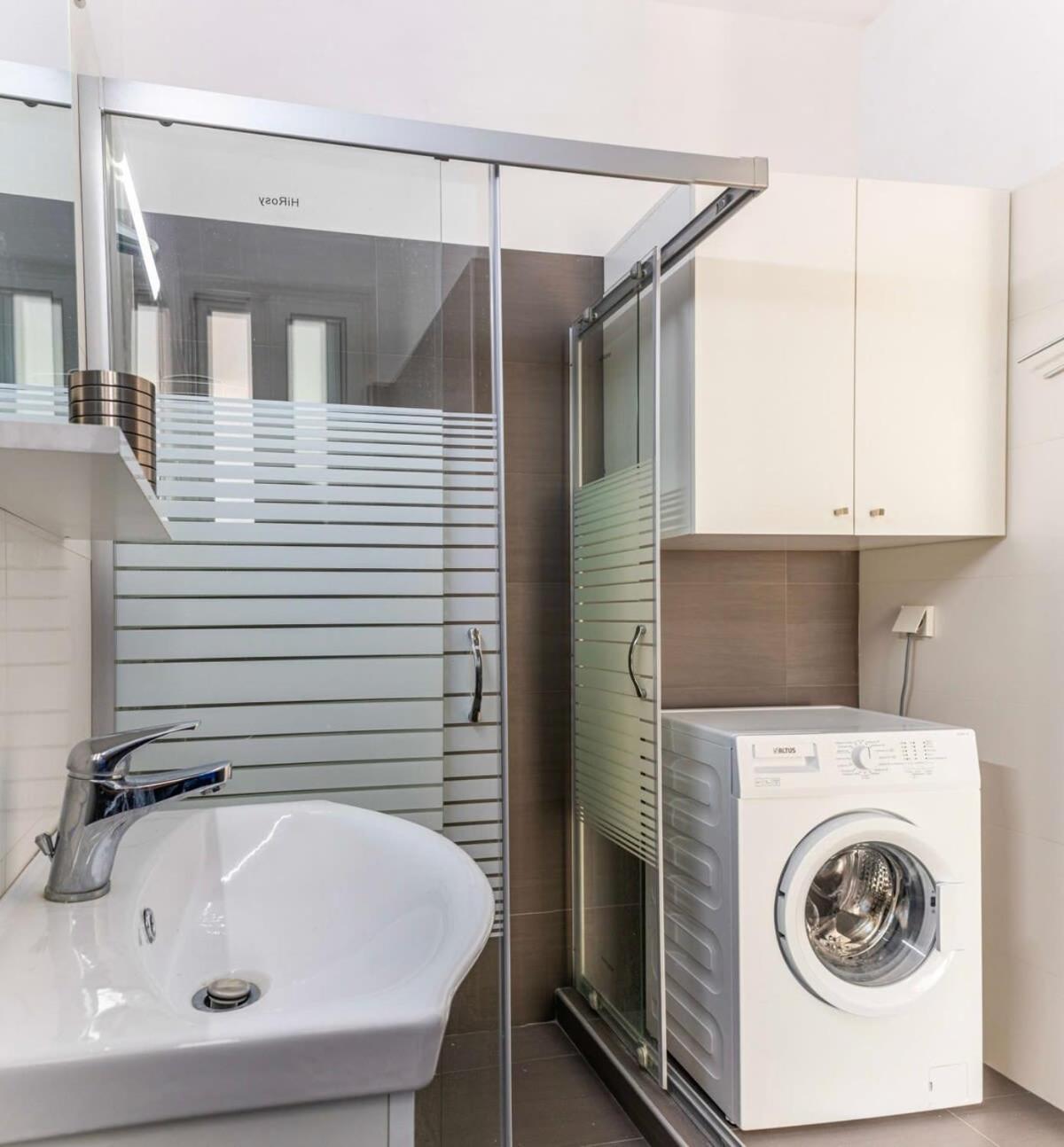 Comfy Central Square Gem With Balcony Apartamento Calamata Exterior foto