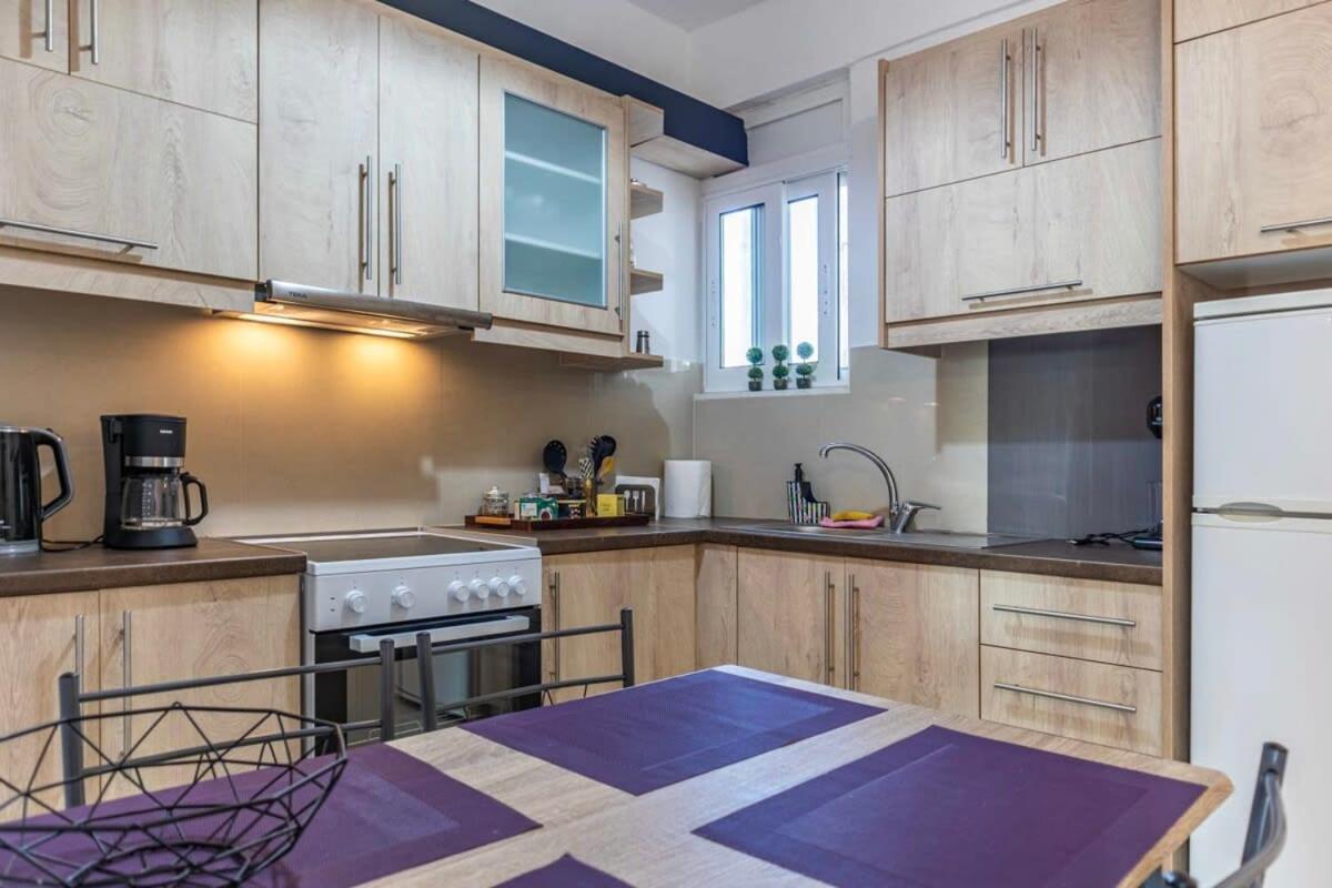 Comfy Central Square Gem With Balcony Apartamento Calamata Exterior foto