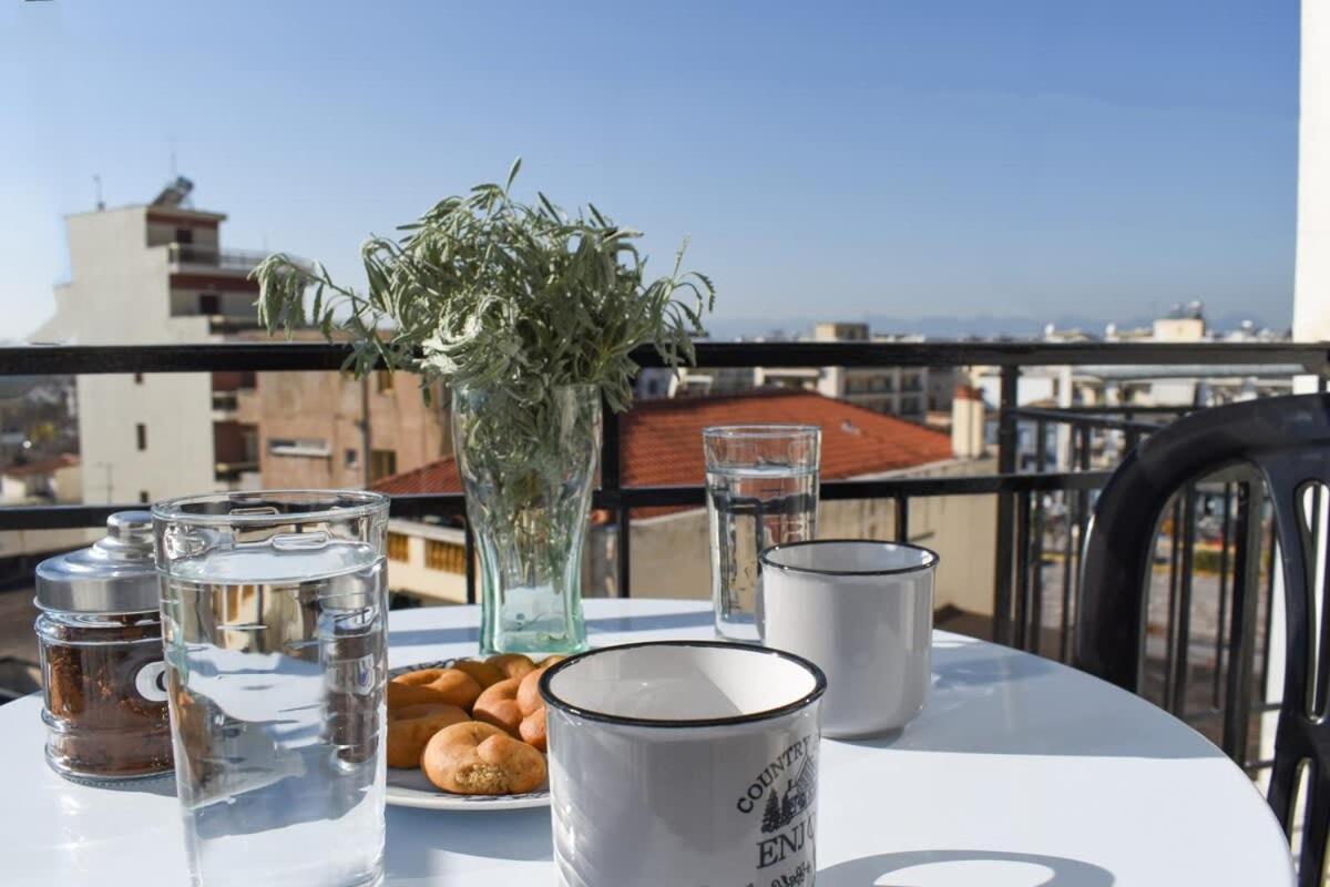 Comfy Central Square Gem With Balcony Apartamento Calamata Exterior foto