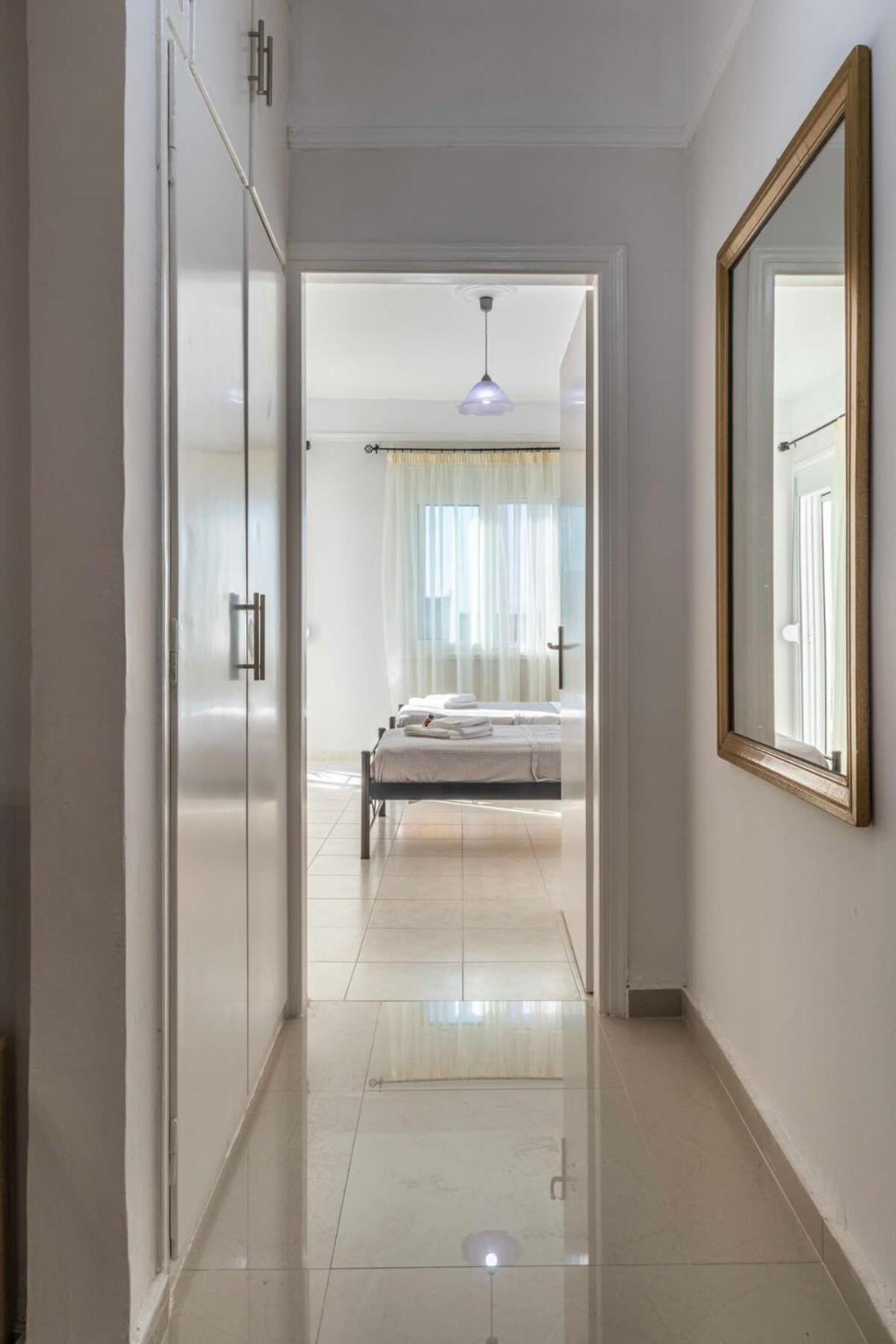 Comfy Central Square Gem With Balcony Apartamento Calamata Exterior foto